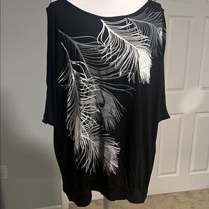 VENUS Black and White Feather Print Cold Shoulder Short Sleeve Top